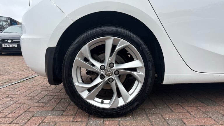 2017 Vauxhall Astra 1.4T 16V 150 SRi 5dr HATCHBACK PETROL Manual