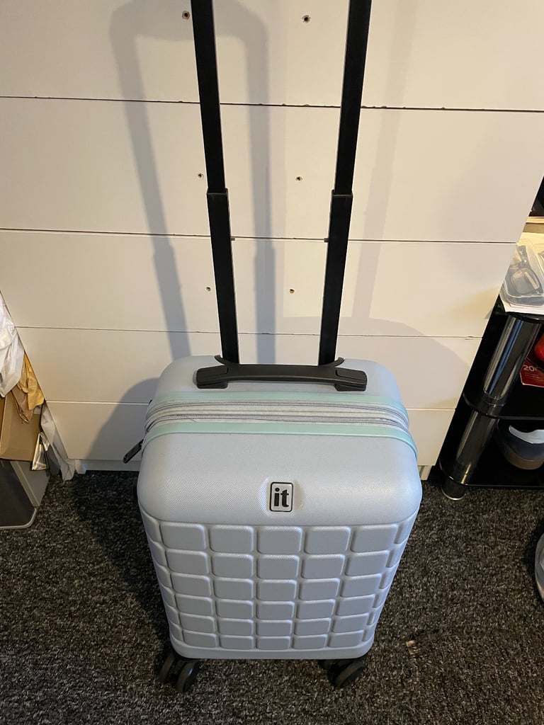 IT Textured Hardcase Luggage Trolley Bag 