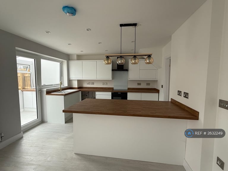 3 bedroom house in Larchgrove Walk, Weston-Super-Mare, BS22 (3 bed) (#2632249)