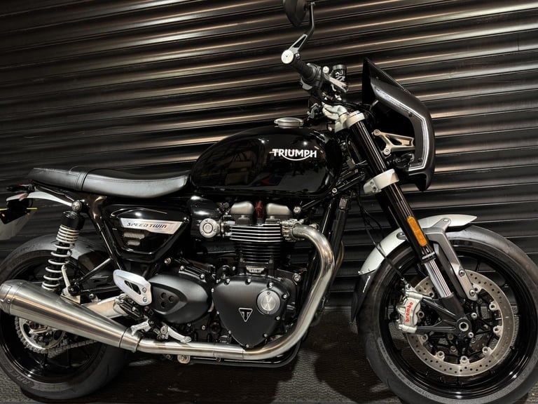 TRIUMPH SPEED TWIN 1200 Only 4965 Miles -Fairing  Tail Tidy 