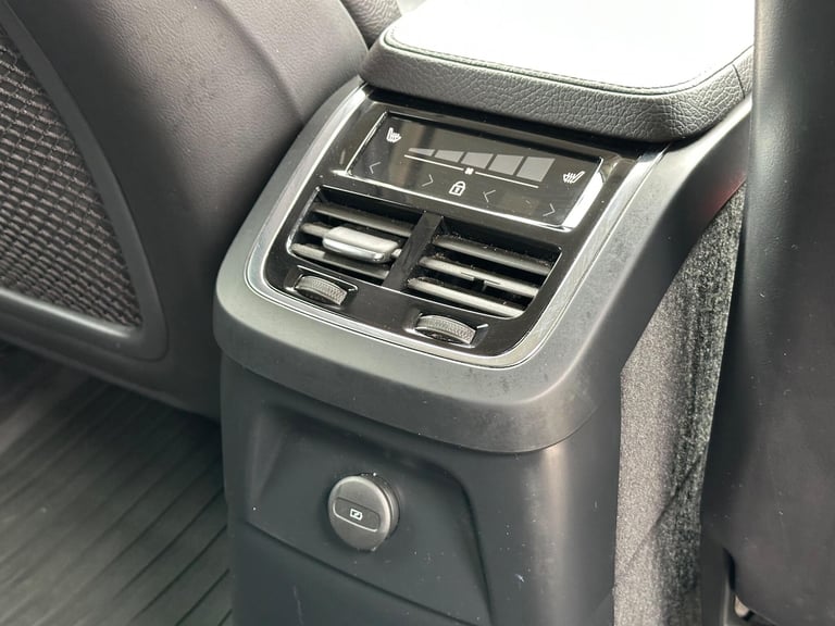 2022 Volvo XC90 2.0h T8 Recharge 18.8kWh Inscription Pro SUV 5dr Petrol Plug-in Hybrid Auto ESTAT...