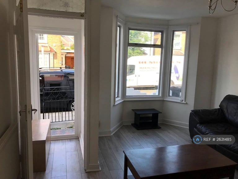 4 bedroom house in Chapel Road, Hounslow, TW3 (4 bed) (#2631485)