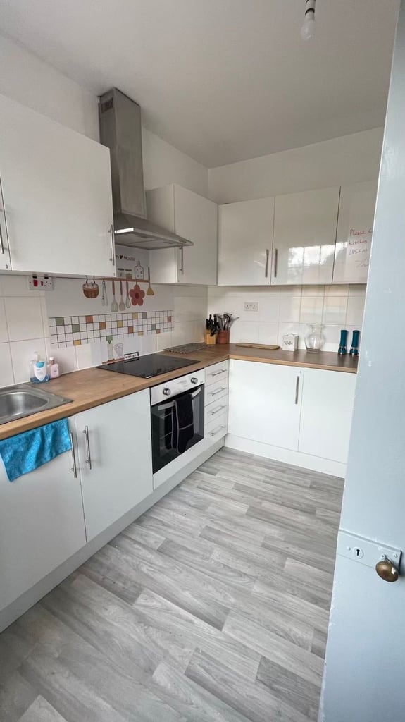 Three ensuite rooms to rent in WR1