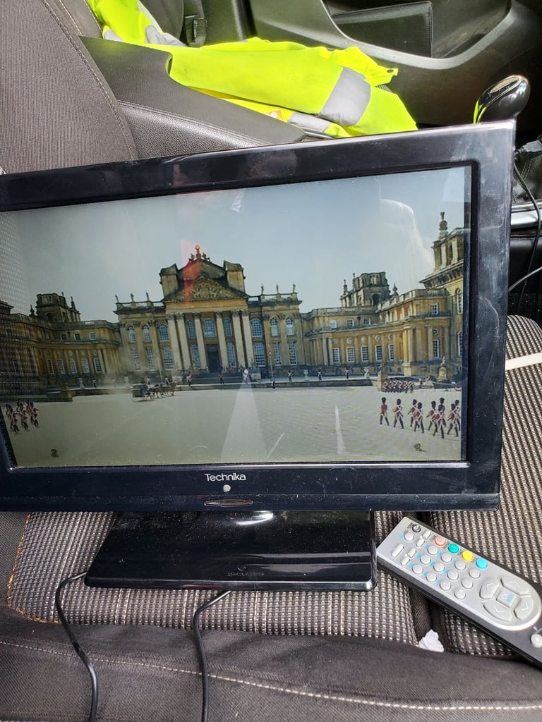 TECHNIKA 16 INCH 12 VOLT TV AND DVD COMBI. 