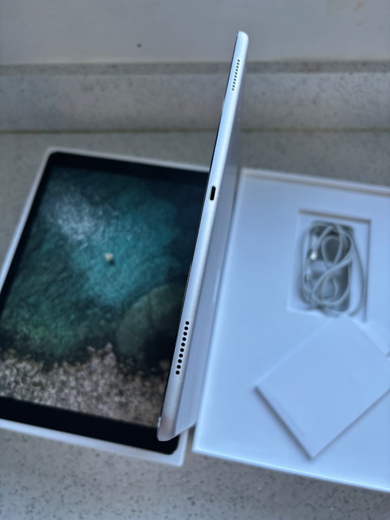 Apple iPad Pro 2nd gen 12.9” 64gb 