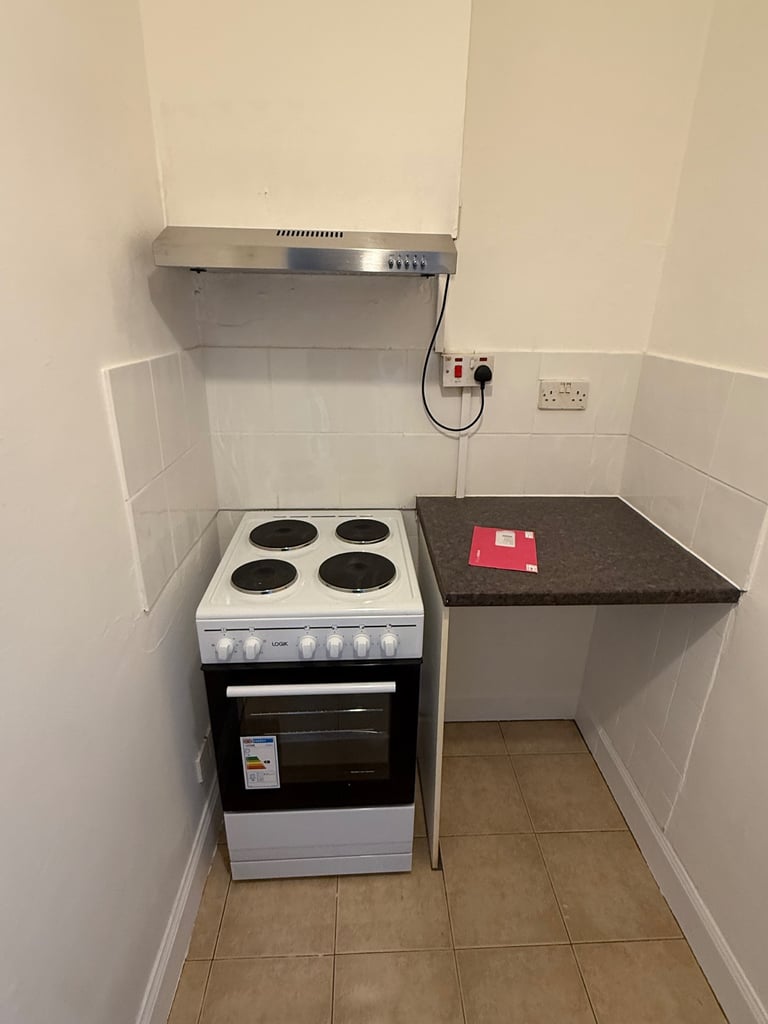 1 Bedroom + box room flat to rent (unfurnished)