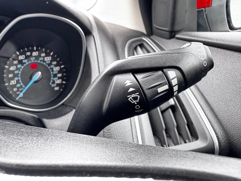 2011 Ford Focus 1.6 TDCi Titanium Euro 5 (s/s) 5dr HATCHBACK Diesel Manual