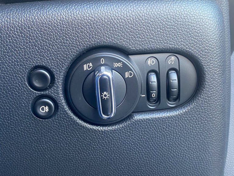 2021 MINI Hatch 1.5 Cooper Classic Auto 3dr - Apple CarPlay &amp; Sat Nav &amp; Cruise Control HA...