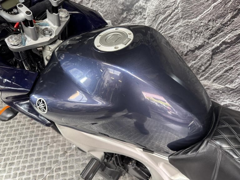 YAMAHA FZ6 FAZER 600 2004