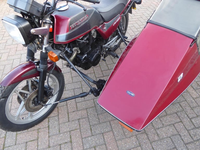 HONDA CB 450 SIDECAR OUT FIT SQUIRE SIDECAR HAD IT STARTS NEEDS A GOOD SERVICE