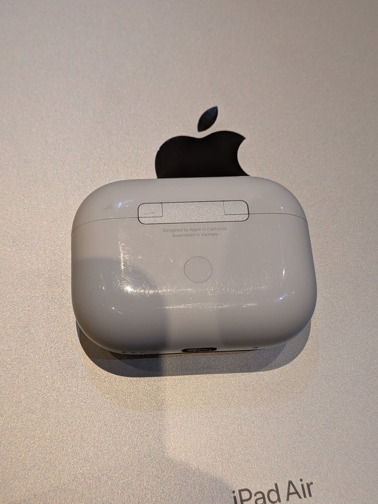 Both Ipad Air 64gb, Airpods Pro 2