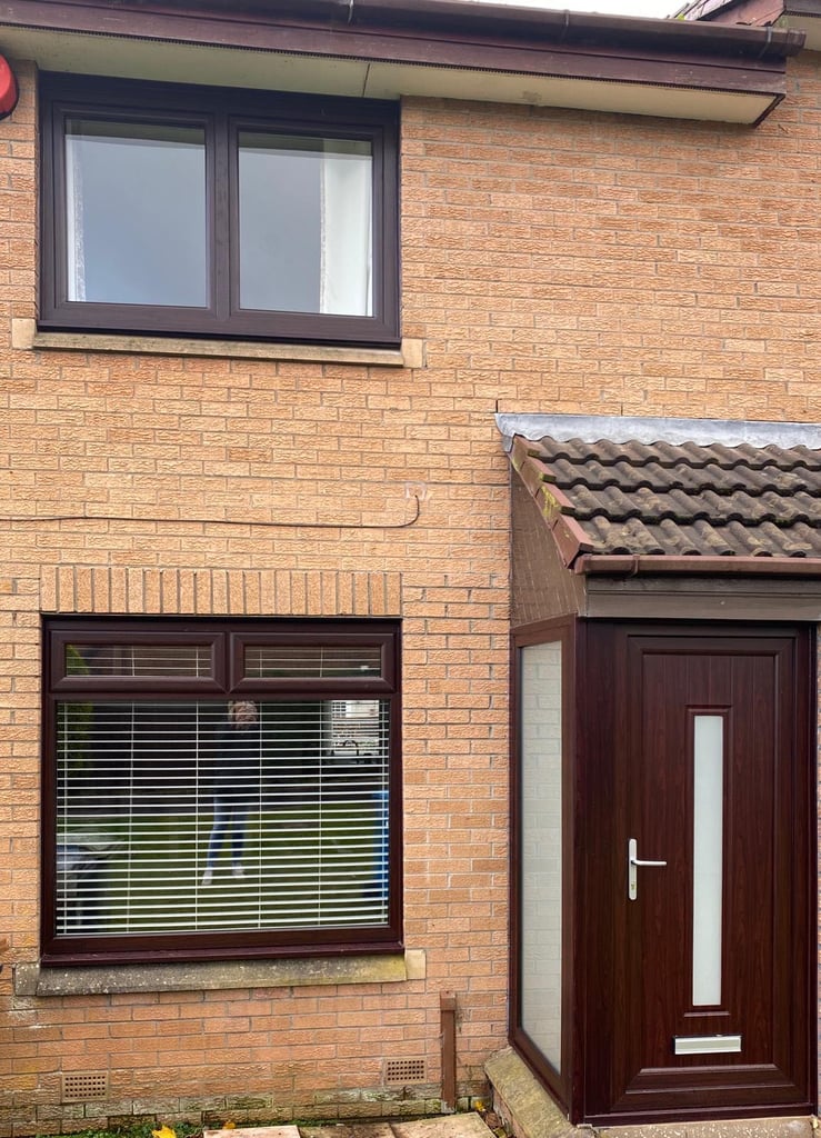 2 bedroom mid terraced house Newton Mearns G77  £995 per month £229.61 per week 