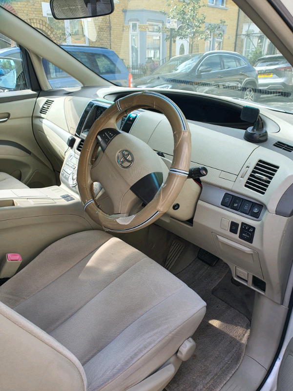 Toyota Estima (2010)