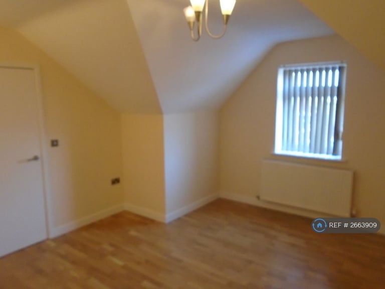 2 bedroom flat in Mulsanne Row, Crewe, CW1 (2 bed) (#2663909)