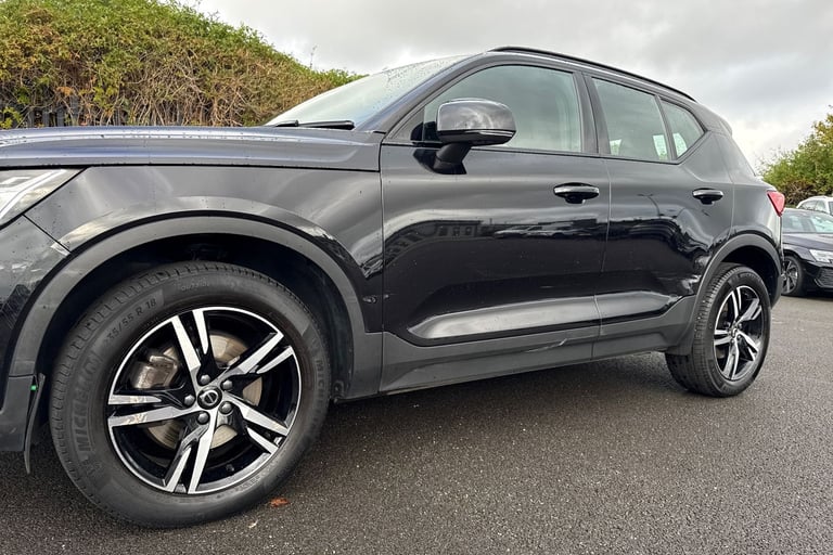 2023 Volvo XC40 2.0 B3 MHEV Plus DCT Auto Euro 6 (s/s) 5dr SUV PETROL Automatic