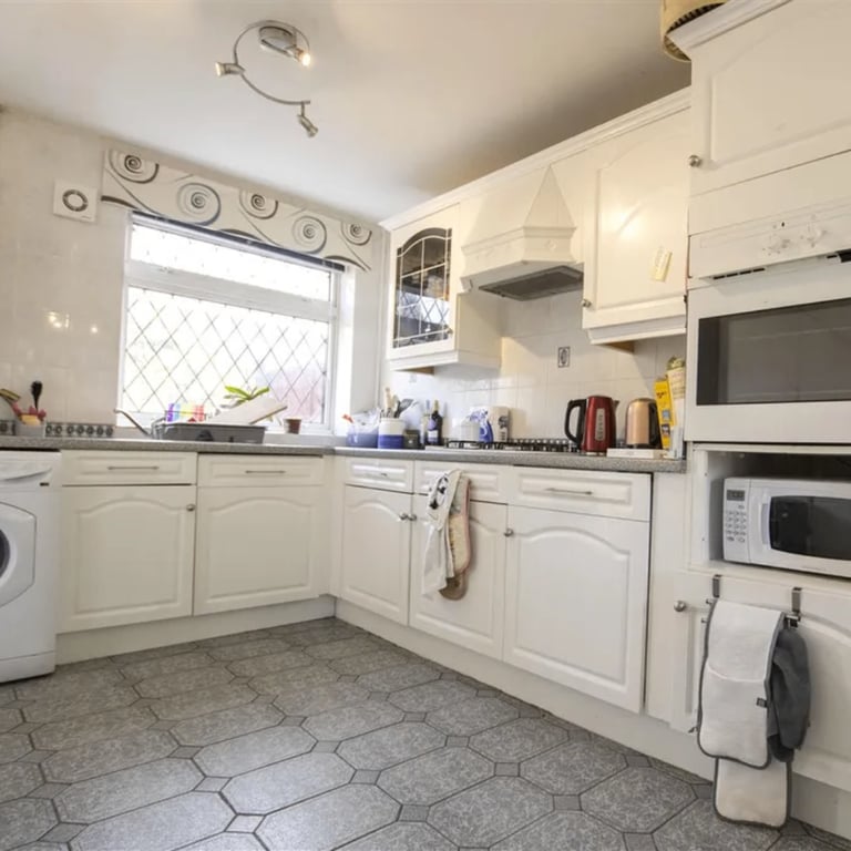 Support available at 36 Ombersley Road, Birmingham. Universal Apply.