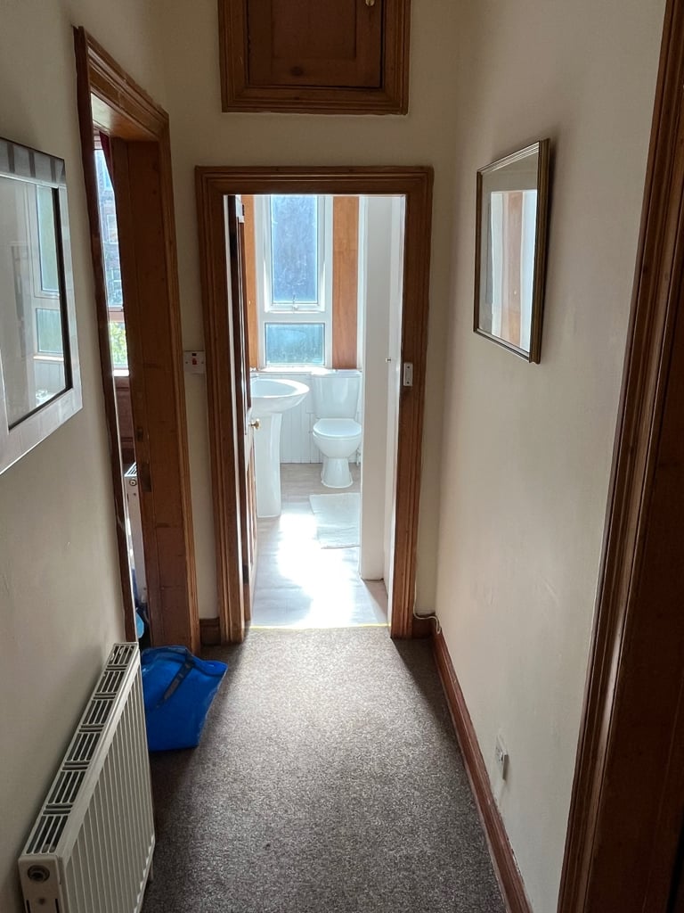 Cosy, snug, 1-bedrmd flat, overlooking the tranquil waters of the canal