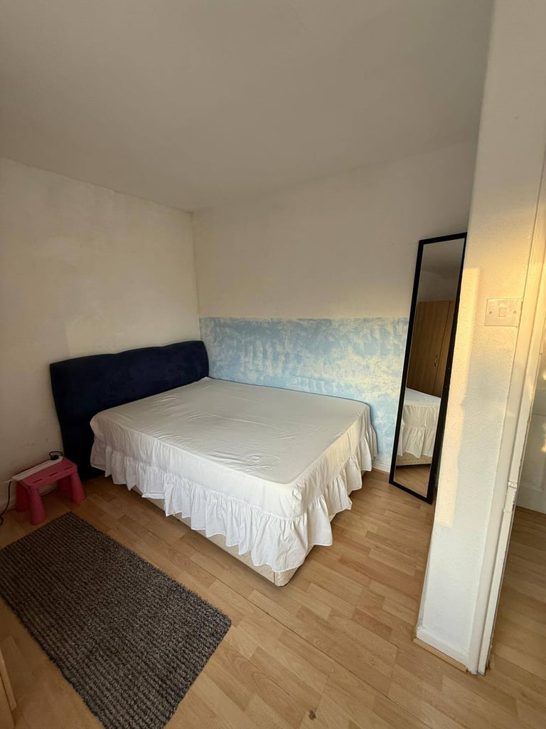 Room to rent in Morden