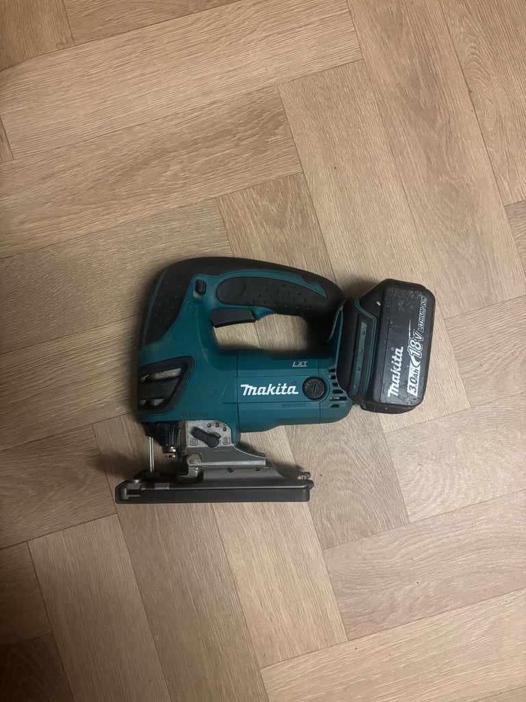 Makita 18v jigsaw and battrey 