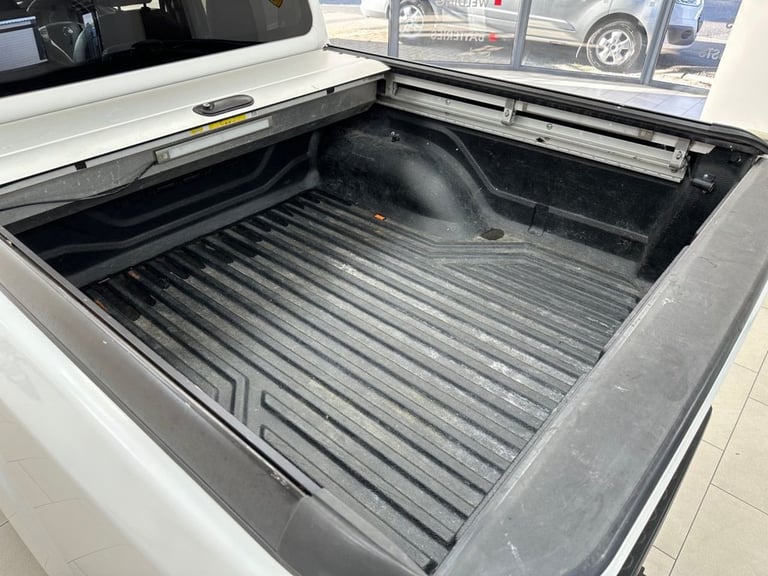 2016 Nissan Navara 2.3 dCi Tekna Pickup Double Cab 4dr Diesel Auto 4WD Euro 6 (190 ps) PICKUP Die...