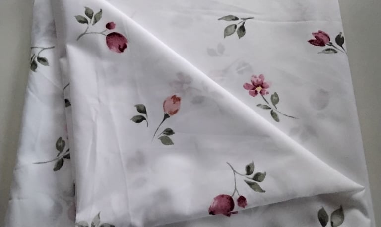 1 piece of floral fabric size 59cm x 130cm