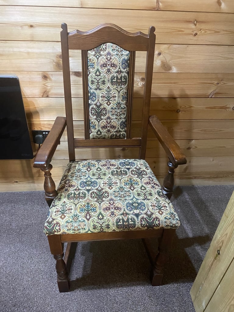 Old Charm dining table and 6 chairs 