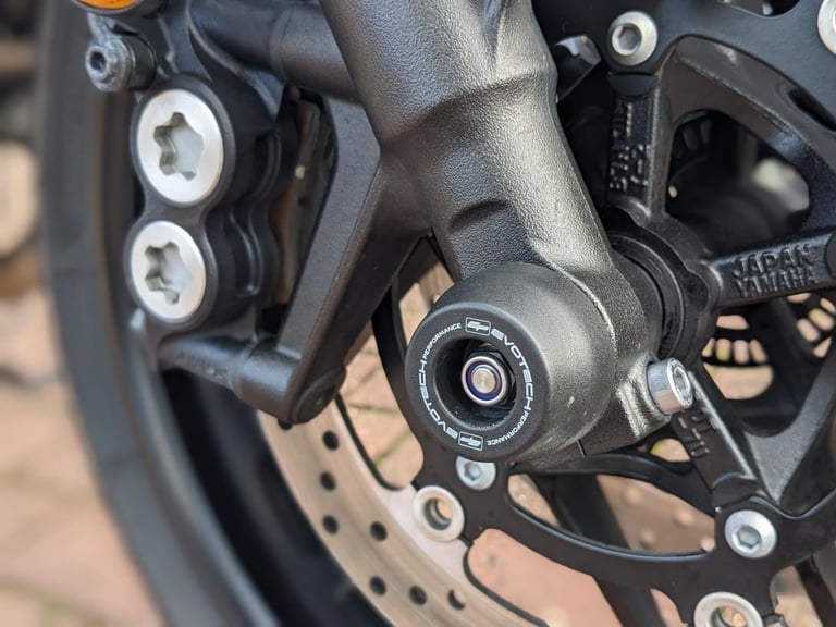 YAMAHA MT-09 2025 - AKRAPOVIC SYSTEM - EVOTECH EXTRAS - NEW REAR TYRE - HOTGRIPS