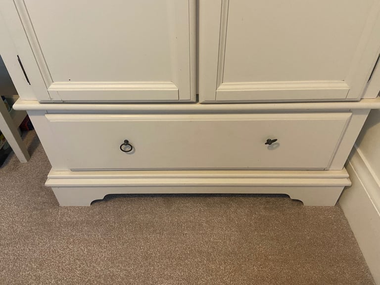 Stylish wardrobe - excellent condition 