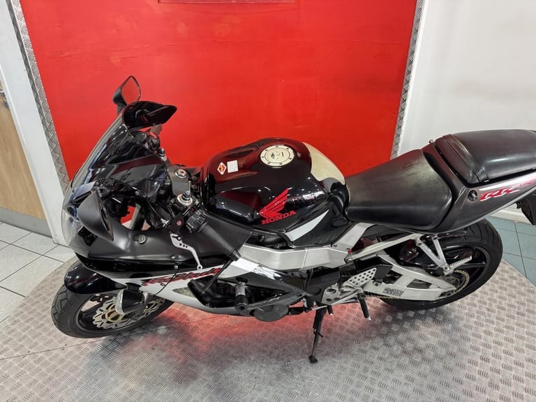 2000 'W' Honda CBR900RR Fireblade ULEZ Compliant
