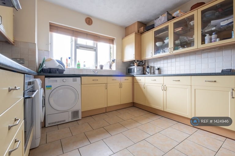 2 bedroom flat in John Hunt Court, Mottingham, SE9 (2 bed) (#1424946)