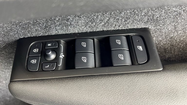 2021 Volvo XC40 Inscription, B4 mild hybrid (Rear Camera,  Black Leather Interior) Estate Petrol ...