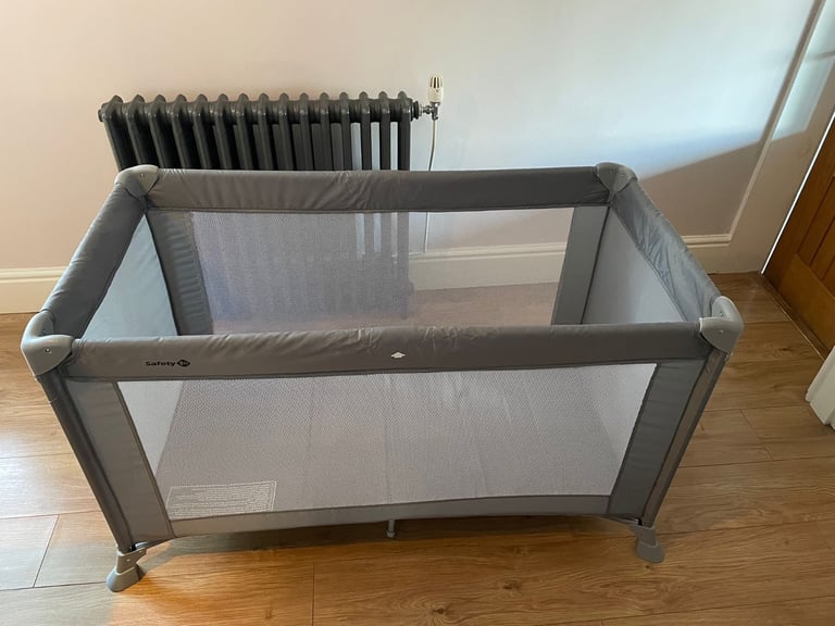 Safety first travel cot including Cuggl mattress 