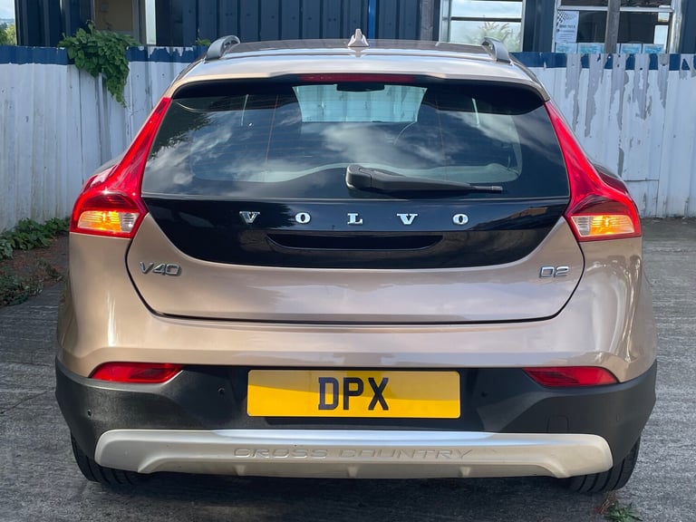 2014 Volvo V40 Cross Country 1.6 D2 CROSS COUNTRY SE AUTOMATIC 5-Door Diesel