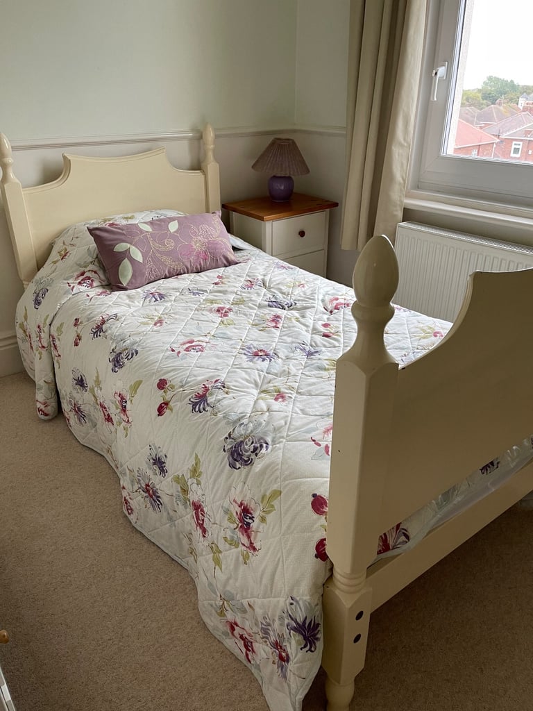 image for WOODEN FRAMED, PAINTED SINGLE BED AND DUNLOPILLO MATRESS