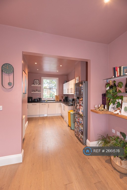 2 bedroom flat in Cavendish Road, London, SW12 (2 bed) (#2661578)