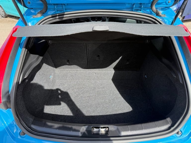 2015 Volvo V40 2.0 D4 R-Design Hatchback 5dr Diesel Manual Euro 6 (s/s) (190 ps) Hatchback Diesel...