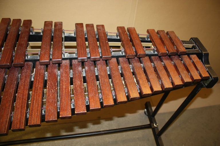 Yamaha YX-135 Standard Xylophone With Resonators 3 1/2 Octaves + Padauk Tone Bars ~ £700 ono