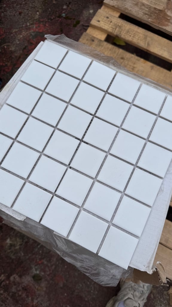 WHITE MATT 31 x 31cm porcelain MOSAICS - LOT OF 20 SHEETS ( 1.85 SQ.METER) 