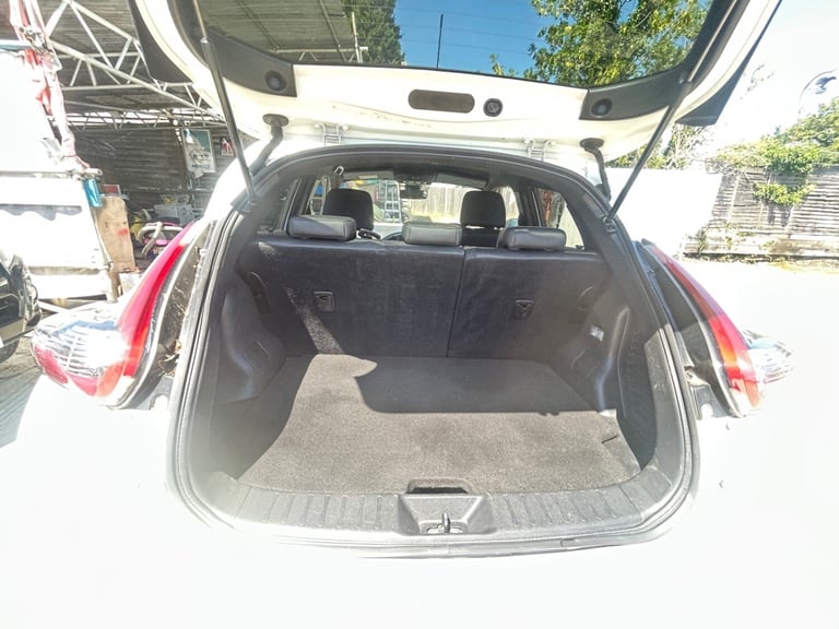 2016 Nissan Juke 1.2 DiG-T N-Connecta 5dr HATCHBACK Petrol Manual