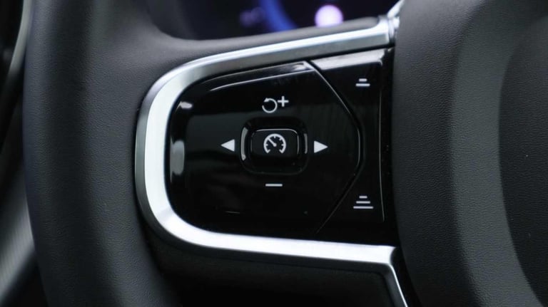 2024 Volvo XC60 2.0h T8 Recharge 18.8kWh Ultimate Dark Auto AWD Euro 6 (s/s) 5dr ESTATE Petrol/El...