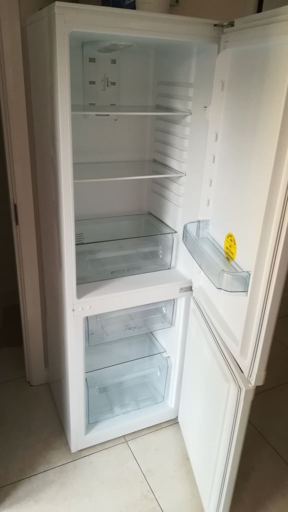 Middle bedroom for rent