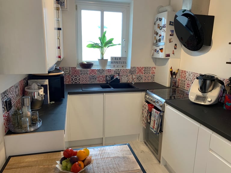 Modern and stylish black circular glass hood from Cooke & Lewis