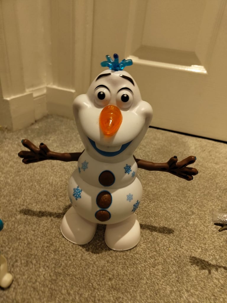 Dancing and singing frozen olaf