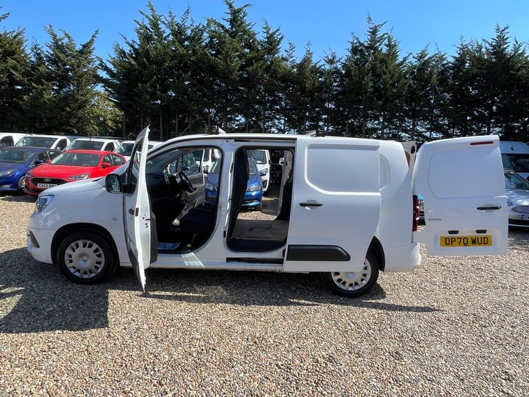 2020 Vauxhall Combo 1.5 Turbo D 2300 Sportive L2 H1 Euro 6 4dr PANEL VAN Diesel Manual