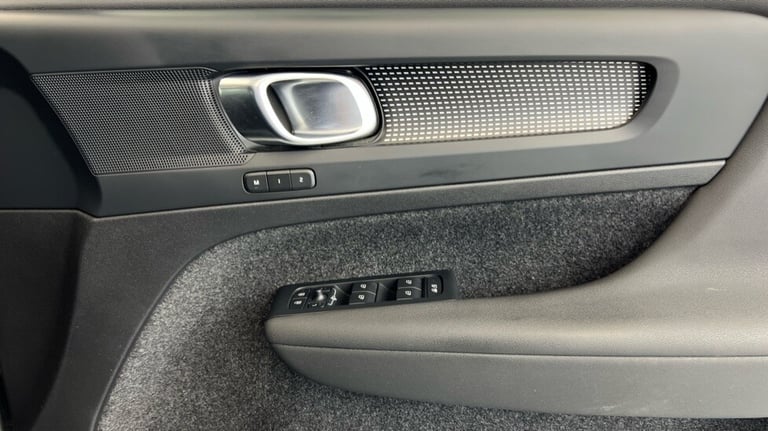 2023 Volvo XC40 Plus, B3 Mild hybrid, Petrol, Dark (360 Parking Camera, Apple Car Play) Estate Pe...