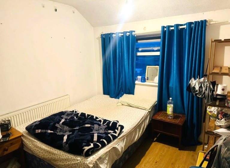 (Not a studio)Double room including bills for single occupancy Postcode LU2 9JP