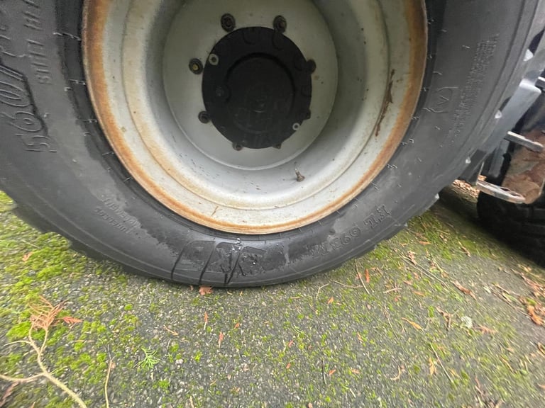 Tractor Tyres & wheel - Like new - BKT FL 693M tyres 