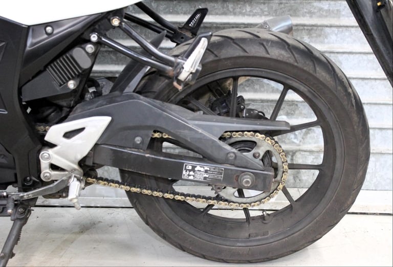 2019 69 SUZUKI GSXR 125 ABS GSX-R125 LEARNER LEGAL TRADE SALE WHITE 14K NEW MOT