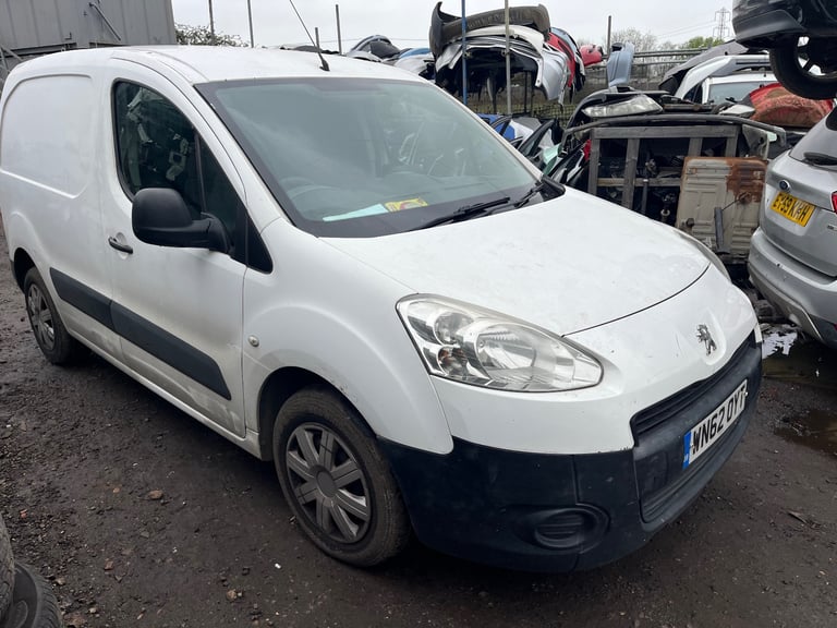 Peugeot partner Van 1.6 hdi 2013 white BREAKING FOR PARTS 