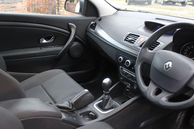 2011 Renault Megane 1.6 16V I-Music Euro 5 3dr COUPE Petrol Manual